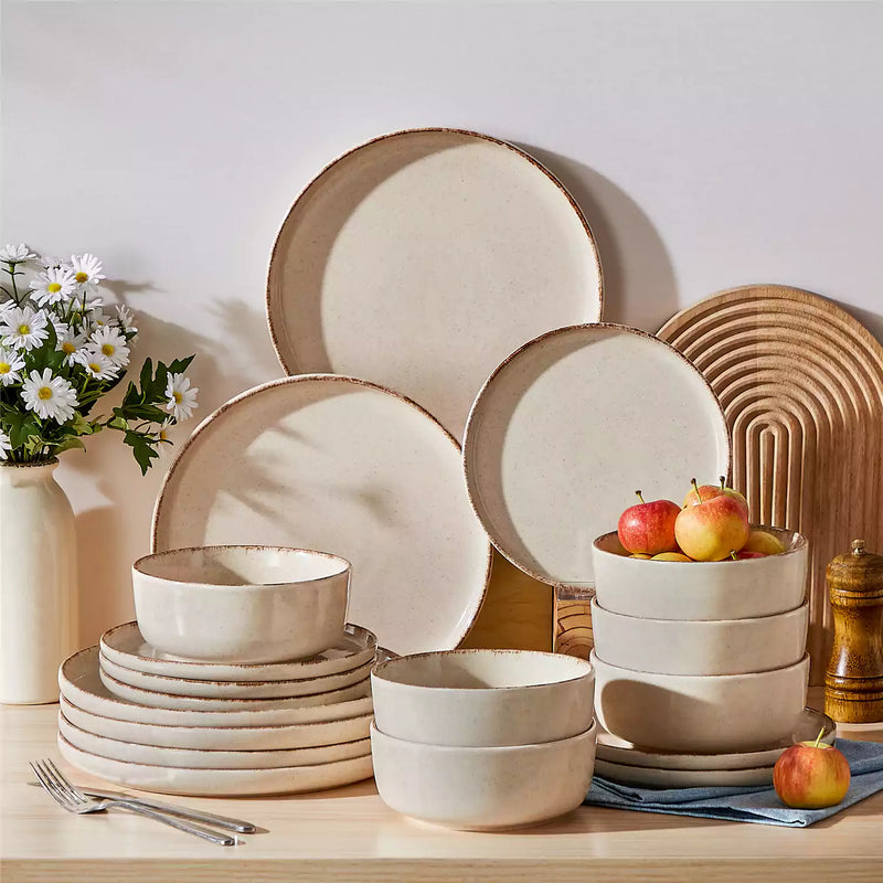 Plays 18 Piece Dinnerware Set - Image 9