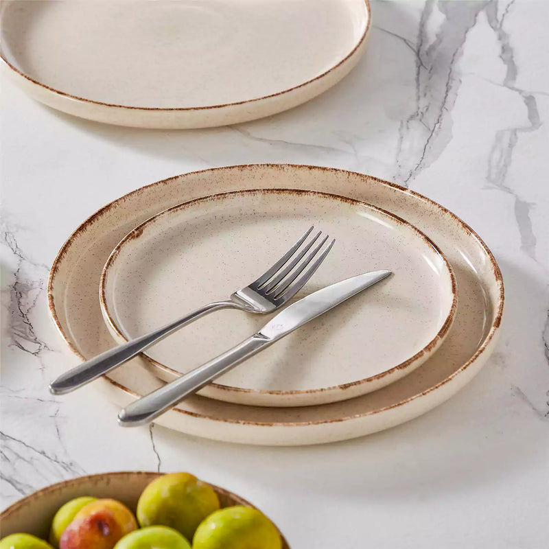 Plays 18 Piece Dinnerware Set - Image 6